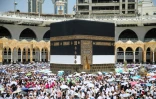 Des fidèles musulmans sont réunis le 1er juillet 2022 autour de la Kaaba, à la grande mosquée de La Mecque, en Arabie saoudite
