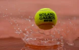 Le début des matches prévus mercredi à Roland-Garros à 14h00 a été repoussé à au moins jusqu'à 15h30 en raison de la pluie, le 6 juin 2019