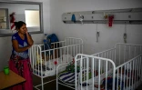 Noelia Perez au chevet de son fils à l'hôpital de Tartagal, dans la province de Salta, le 28 février 2020