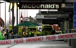 Des ambulances sur les lieux d'une fusillade dans le centre d'Auckland, le 20 juillet 2023 en Nouvelle-Zélande