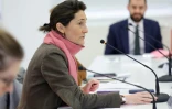 La ministre Amélie Oudéa-Castéra ds'exprimant à l'INSEP, l'Institut national du Sport à Paris, le 23 novembre 2023
