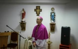 L'Italien Salvatore Micalef, qui se présente comme un évêque, assiste à une "retraite exorciste" organisée par la "Prélature Saints Pierre et Paul", le 30 mai 2026 à Fatima, au Portugal