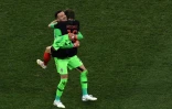 Le gardien de la Croatie Danijel Subasic (g) et le milieu de terrain Luka Modric jubilent après la qualification en quarts de finale du Mondial le 1er juillet 2018
