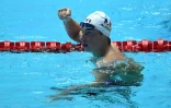 Le Français David Aubry poing levé après sa 3e place en finale du 800 m libre aux Mondiaux de natation, le 24 juillet 2019 à Gwangju