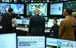 Le président américain Donald Trump visite le Centre de contrôle de mission au centre spatial Lyndon B. Johnson de la NASA à Houston, au Texas, le 28 août 2026