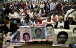 Les portraits d'étudiants disparus brandis par leurs proches le 24 avril 2016 à Mexico