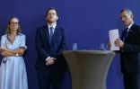 Le directeur général adjoint de l'ANSSI, le colonel Stéphane Bajard (d), le ministre délégué aux Comptes publics, David Amiel (c), et la directrice générale des Finances publiques, Amélie Verdier (g), lors d'une conférence de presse après la cyberattaque visant la Direction générale des Finances publiques (DGFiP), le 18 août 2026 au ministère de l'Économie et des Finances à Paris