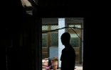 Sun (pseudonyme), un des milliers de Chinois engloutis par les usines de cyber-arnaque, dans son village dans la province du Yunnan en Chine (sud-ouest), le 3 avril 2025 