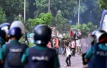 Heurts entre policiers et étudiants opposés aux quotas dans la fonction publique, le 18 juillet 2024 à Dacca, au Bangladesh