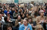 Manifestation non autorisée devant le ministère de la justice, place Vendôme, mettant en cause la justice dans l'affaire Lyhanna et le traitement des violences sexuelles, le 8 juin 2026 à Paris