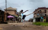 En pointe: la jeune danseuse Precious Duru, Ă Lagos le 3 juillet 2020