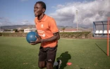 Le Sénégalais Younousse Diopdans lors d'un entraînement de football dans le cadre du projet "Sansofé", le 17 octobre 2023 sur l'île canarienne de Tenerife, en Espagne 