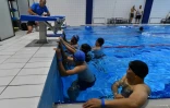 Entraînement de natation pour la téléréalité "Du bureau à la victoire", le 29 avril 2026 à Bichkek, au Kirghizstan