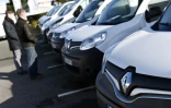Des Renault garées sur le parking d'un garage de Saint-Herblain, dans l'ouest de la France, le 15 janvier 2016