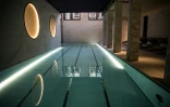 La piscine du spa de l'hôtel Lutetia à Paris, le 6 juillet 2018, rouvert après 4 ans de travaux