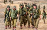 Des soldats israéliens photographiés au retour d'une mission de recherche de corps après l'attaque du 7 octobre perpétrée par le Hamas en Israël, le 12 novembre 2023 à la limite entre la bande de Gaza et Israël 
