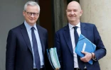 Le ministre de l'Economie et des Finances Bruno Le Maire et le ministre délégué chargé de l'Industrie Roland Lescure quittent la réunion du Conseil des ministres, le 22 mars 2023 à Paris
