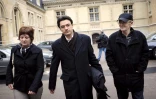 La tante de Grégory Ginette Villemin (g), son mari Michel Villemin (d) et leur avocat Mario Stasi au tribunal de Dijon le 24 février 2010