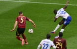 La frappe de Randal Kolo Muani, contrée par Jan Vertonghen, a permis aux Bleus de s'imposer contre la Belgique lundi en huitième de finale de l'Euro 