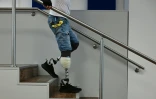 Vitaliy Saiko, un ex-soldat qui a perdu ses jambes pendant la guerre en Ukraine, est l'un des premiers patients à bénéficier d'un programme allemand de soins destiné aux amputés ukrainiens, le 25 juillet 2024 à Berlin