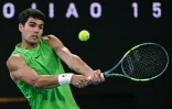 L'Espagnol Carlos Alcaraz pendant son duel face à l'Allemand Alexander Zverev en demi-finale de l'Open d'Australie, le 30 janvier 2026 à Melbourne