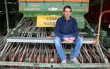 Valentin Bodié, jeune agriculteur de 33 ans, dans sa ferme le 27 février 2007 à Aubeterre