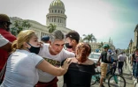 Un homme est blessé à l'oeil pendant une manifestation contre le gouvernement cubain, le 11 juillet 2021 à La Havane, à Cuba