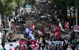 Le cortège de manifestants pour le pouvoir d'achat et les services publics à Marseille, le 24 octobe 2026
