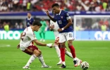 L'attaquant des Bleus Kylian Mbappe face au défenseur espagnol Pau Cubarsi, à Arlington, le 14 juillet 2026