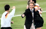 Le sélectionneur Franz Beckenbauer vainqueur de la Coupe du monde 1990 avec la RFA aux dépens de l'Argentine, le 8 juillet à Rome 