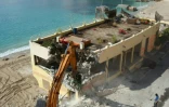 Un bulldozer détruit le restaurant les Marinières à Villefranche-sur-mer le 20 mars 2008