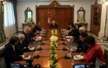 Réunion à Tunis du président Beji Caid Essebsi (C) avec les partis politiques, les syndicats et le patronat après les protestations contre la hausse des prix et le chômage, le 13 janvier 2018