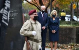 Le président élu Joe Biden et sa femme Jill lors d'un hommage aux anciens combattants à un mémorial de la Guerre de Corée, à Philadelphie, le 11 novembre 2020