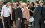 Bernard Cazeneuve et la mère d'Hervé Cornara, Lucette, lors de l'hommage qui lui a été rendu le 26 juin 2016 à Fontaines-sur-Saône