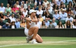 L'Australienne Ashleigh Barty face à l'Allemande Angelique Kerber en demi-finale de Wimbledon, le 8 juillet 2021