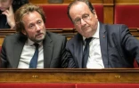 Les députés socialistes Boris Vallaud et François Hollande, le 26 novembre 2024 à l'Assemblée nationale à Paris 