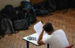 Un lycéen planche sur l'épreuve de philosophie du baccalauréat le 18 juin 2018 au lycée Pasteur de Strasbourg