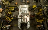 Des robots à l'oeuvre dans une usine Nissan de Sunderland le 12 novembre 2014