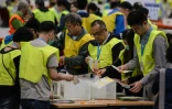 Décompte des bulletins de vote lors des législatives à Hong Kong, le 5 septembre 2016
