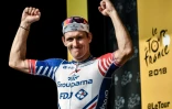 Arnaud Démare sur le podium du Tour de France après sa victoire dans la 18e étape, le 26 juillet 2018 à Pau  