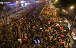 Manifestants occupant un axe routier central à Kong Kong, à côté des bureaux du Gouvernement central, le 28 septembre 2019 à l'occasion du 5ème anniversaire du "Mouvement des Parapluies"
