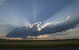 Vue d'un orage près de Sublaines, dans le centre de la France, le 3 juin 2022
