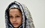 Zouhoura, violée par des des fils de dignitaires du régime tchadien, lors d'une conférence de presse le 18 mars 2016 à Paris 