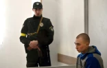 Le sergent russe Vadim Chichimarine, 21 ans, lors de son procès à Kiev le 19 mai 2022 pour crime de guerre

