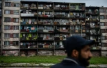 Une barre d'immeubles dans le quartier de Lunik IX, à Kosice (Slovaquie), où se rend le pape François pour rencontrer des membres de la minorité rom