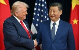 Le président américain Donald Trump (à gauche) et le président chinois Xi Jiping (à droite) se serrent la main à Busan, Corée du Sud, le 30 octobre 2025