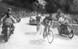 Le Suisse Hugo Koblet mène devant l'Italien Fausto Coppi, le 18 juillet 1951 lors de la 14ème étape du Tour de France entre Tarbes et Luchon