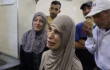 Des Palestiniens à la recherche de proches, après des frappes israéliennes meurtrières, à l'hôpital  al-Awda, dans le centre de la bande de Gaza, le 8 juillet 2025