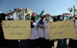 Des médecins et infirmiers manifestent à Atmé, dans la région d'Idleb, en Syrie, le 16 septembre 2018.
