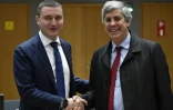 Le ministre bulgare des Finances Vladislav Goranov (g) et son homologue portugais et président de l'Eurogroupe Mario Centeno à Bruxelles, le 23 janvier 2018